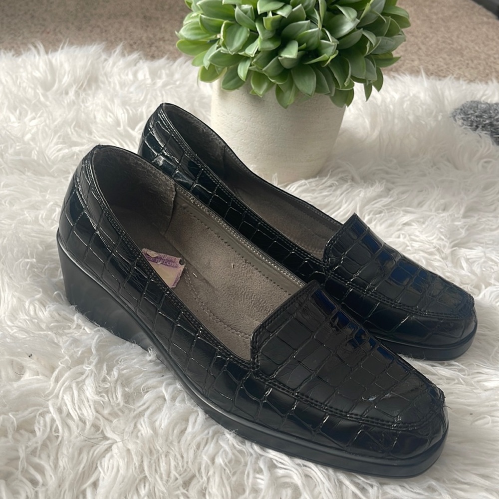 Black Loafers Aerosoles SZ 10